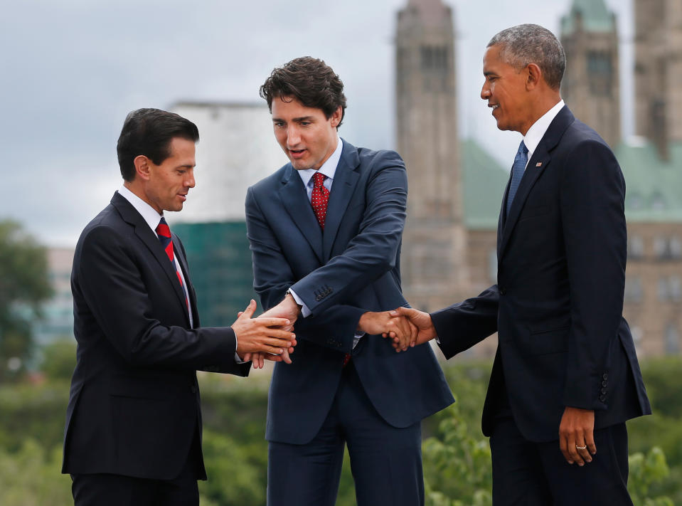 Mexican President Enrique Pena Nieto and Former President Barack Obama