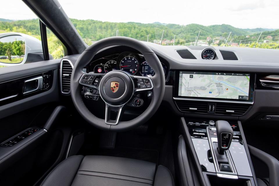 <p>2020 Porsche Cayenne coupe</p>