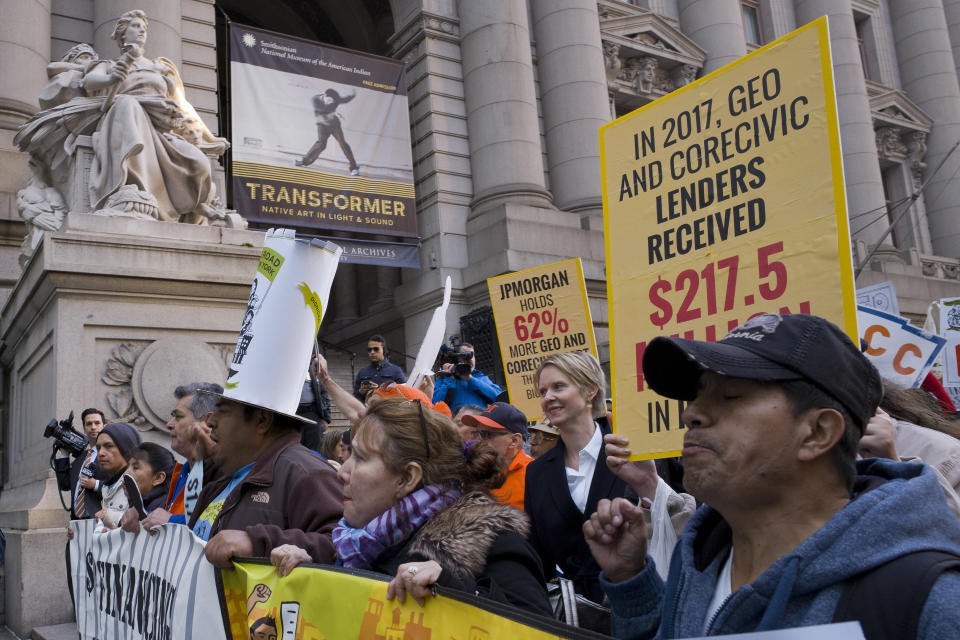 <p>New York Democratic gubernatorial candidate Cynthia Nixon, second from right, joins hundreds of May Day protesters as they pass the National Museum of the American Indian, May 1, 2018, in New York. Workers and activists marked May Day with rallies around the world to demand their government address labor issues. (Photo: Mark Lennihan/AP) </p>