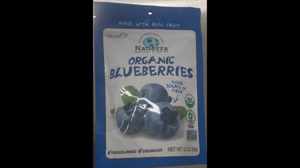 Recalled Natierra Organic Blueberries came in this pouch.