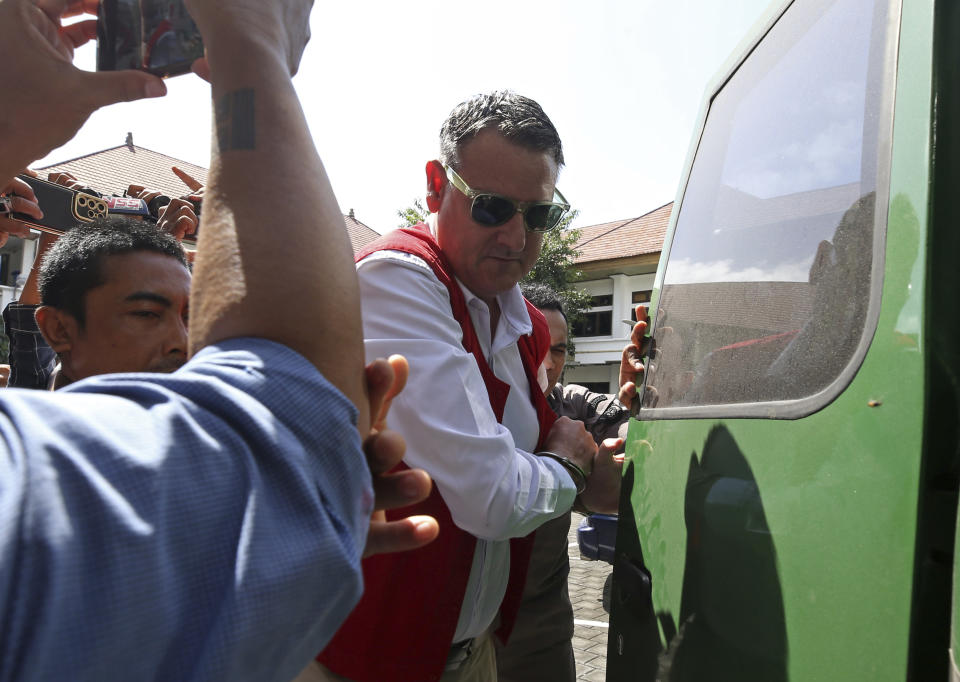 Australian Troy Smith, right, arrives for his verdict trial at Denpasar district court in Bali, Indonesia on Thursday, July 4, 2024. Smith was allegedly caught with methamphetamine in his hotel on April 30. (AP Photo/Firdia Lisnawati)