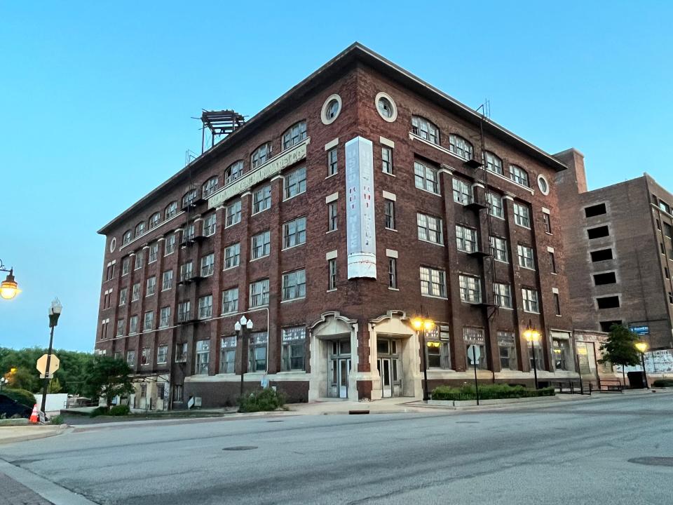 This building located at 800 SW Washington Street is set to become a residential unit being developed by Oculus Development. Along with 801 SW Washington Street, this building will be a part of a $38 million development.