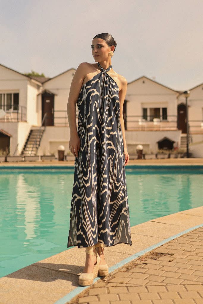 Vestido de invitada azul marino