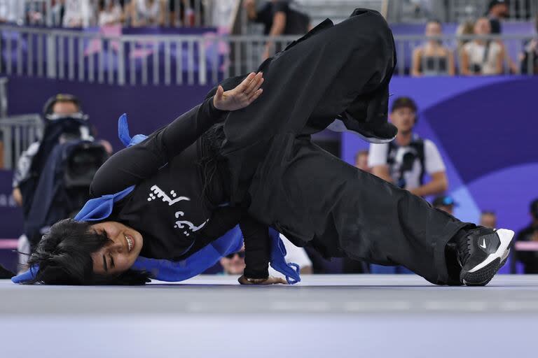 Manizha Talash compitió en la ronda de preclasificación de breakdance en París 2024 como parte del equipo de refugiados.