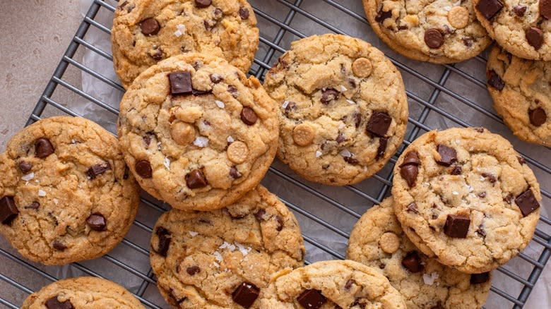 Cookies on wire rack