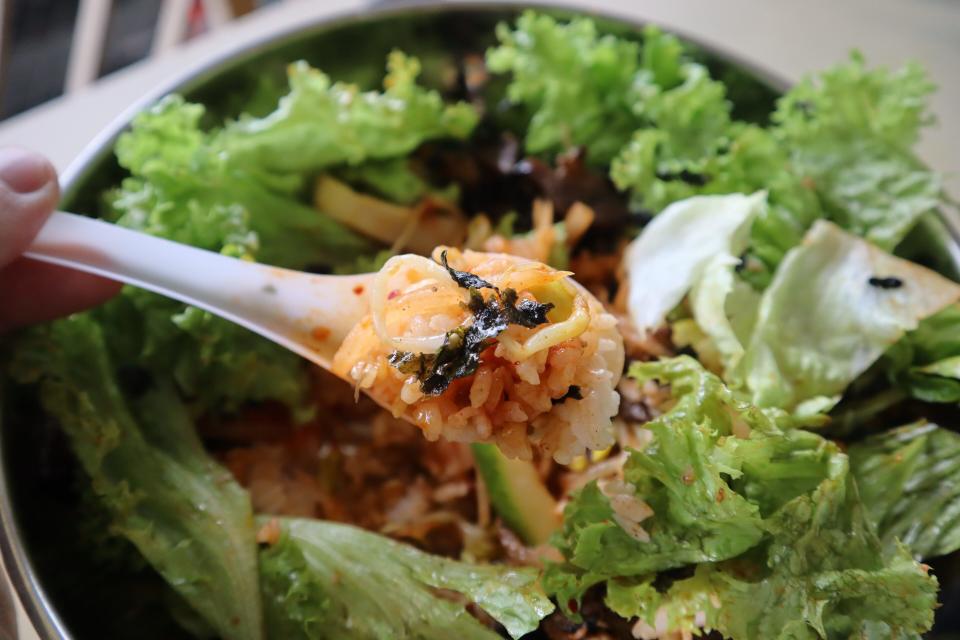 Wooga Bimbowl & Kal-guksu - bibimbap rice closeup