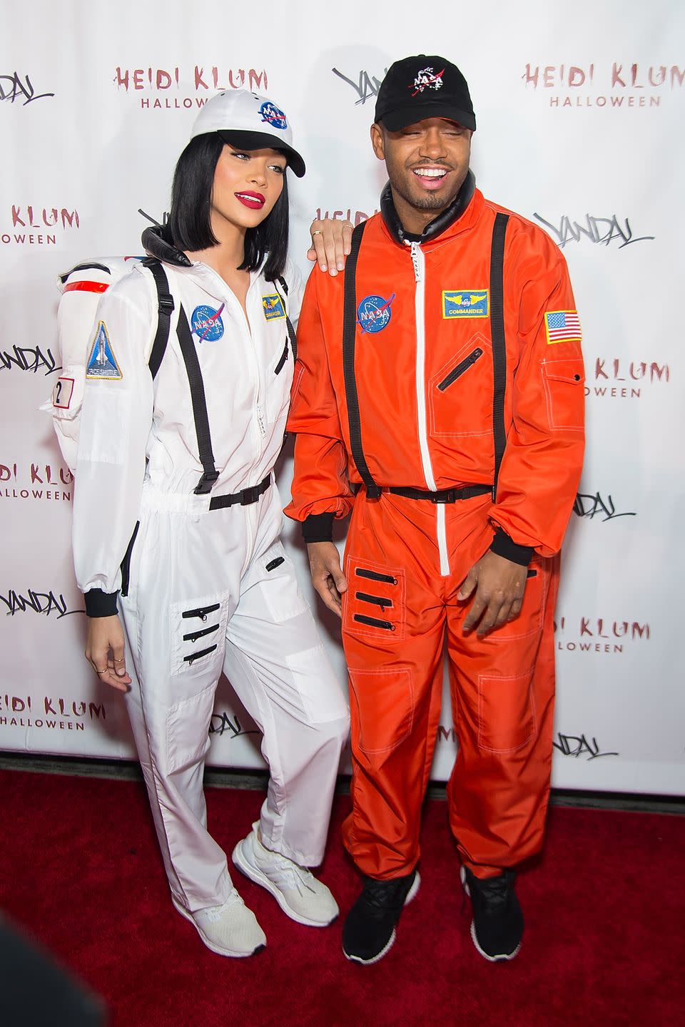 couples halloween costumes astronauts