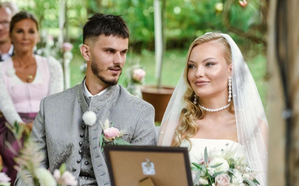 Nino und Cheyenne sind endlich Mann und Frau. (Bild: Sky / Stefanie Schumacher)