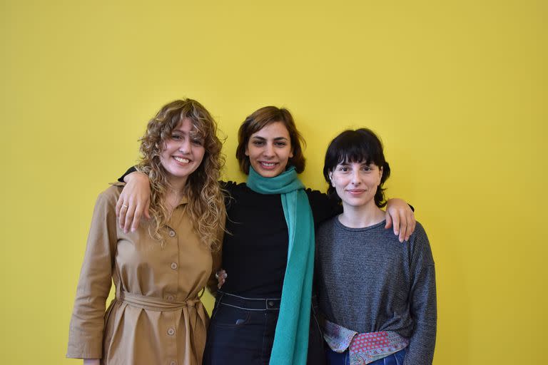 Lucía Rennella, Ilaria Landini y María Luján Berardi, ganadoras y mención especial de las Becas Carlos Pagni