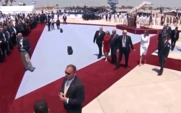 Le président et la première dame sont arrivés en Israël lundi matin. (Photo : YouTube)