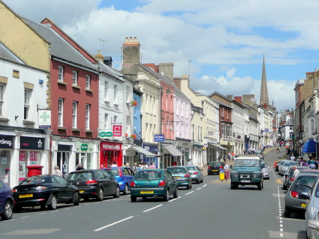 La calle Monnow, principal arteria de Monmouth (Jonathan Billinger - Wikimedia Commons)