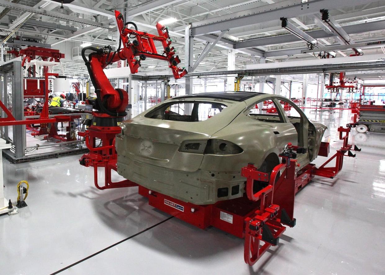 Le constructeur Tesla continue d’investir de plus en plus dans la R&D malgré une rentabilité non atteinte certaines années. <a href="https://flickr.com/photos/44124348109@N01/6219463656" rel="nofollow noopener" target="_blank" data-ylk="slk:Steve Jurvetson/Flickr;elm:context_link;itc:0;sec:content-canvas" class="link ">Steve Jurvetson/Flickr</a>, <a href="http://creativecommons.org/licenses/by-sa/4.0/" rel="nofollow noopener" target="_blank" data-ylk="slk:CC BY-SA;elm:context_link;itc:0;sec:content-canvas" class="link ">CC BY-SA</a>