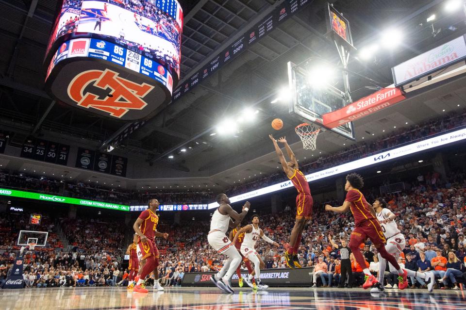 USC Trojans player Arrinten Page (22), playing Auburn in December, has transferred to the University of Cincinnati.