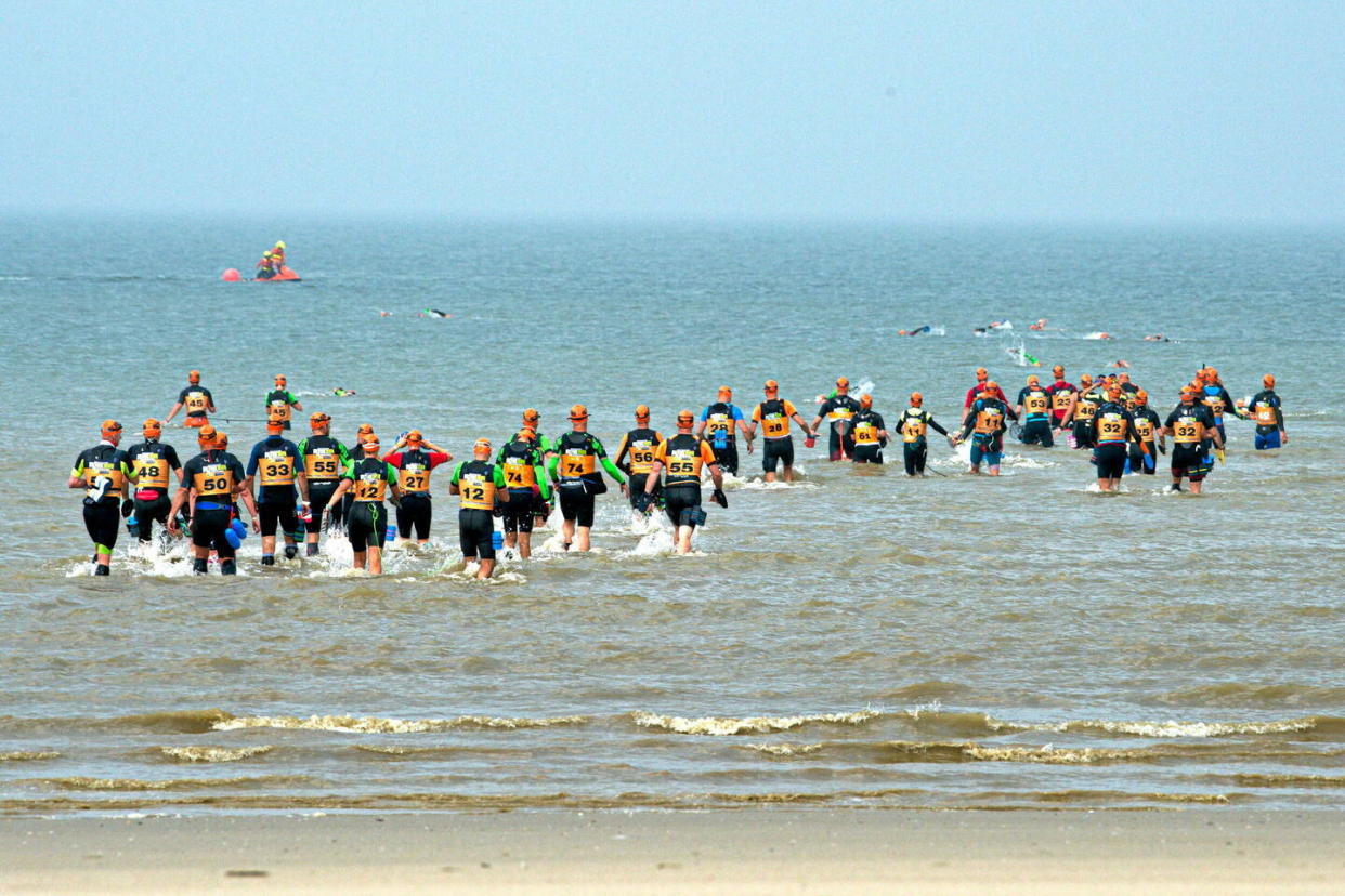 Le swimrun, une alternance entre course et nage.  - Credit:THIERRY TONNEAUX / MAXPPP / PHOTOPQR/VOIX DU NORD/MAXPPP