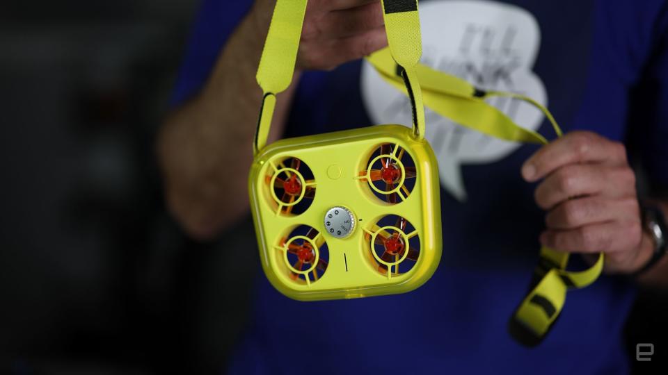 <p>Pixy drone hands-on: A flying robot photographer for Snapchat users</p>
