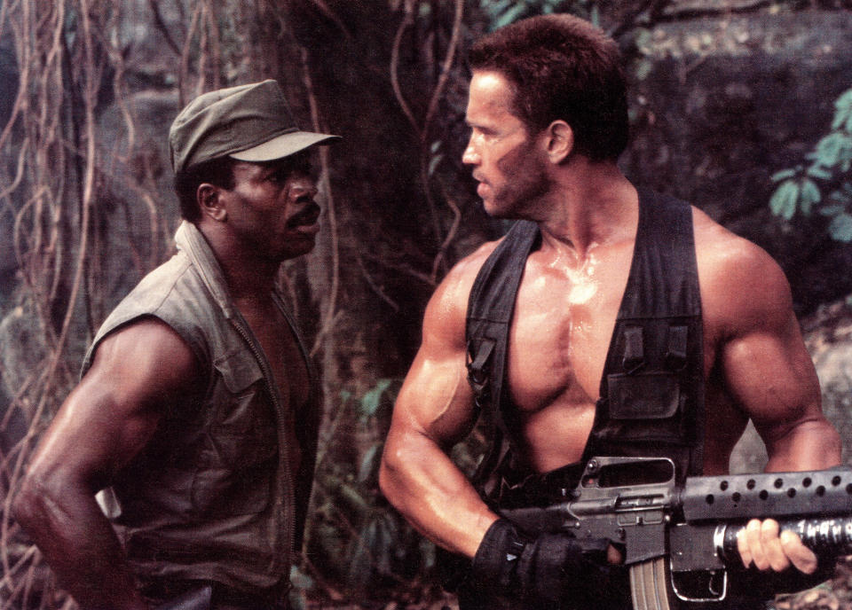 Predator, desde la izquierda: Carl Weathers, Arnold Schwarzenegger, 1987, TM & amp;  Copyright © 20th Century Fox Film Corp./cortesía Colección Everett