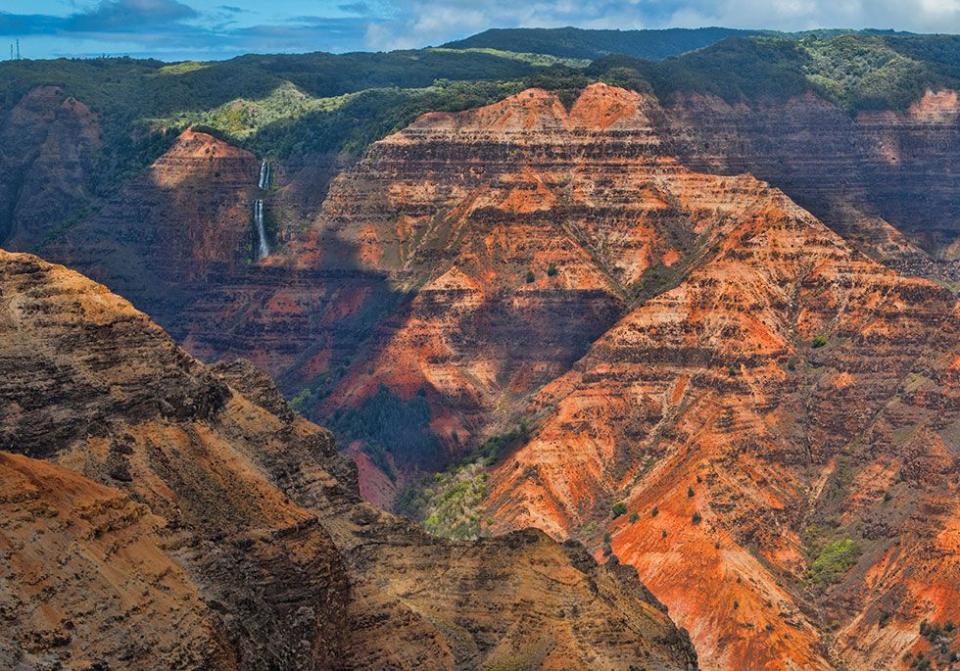 <p>The red cliffs of Waimea Canyon State Park in Kauai, HI // December 05, 2016</p>