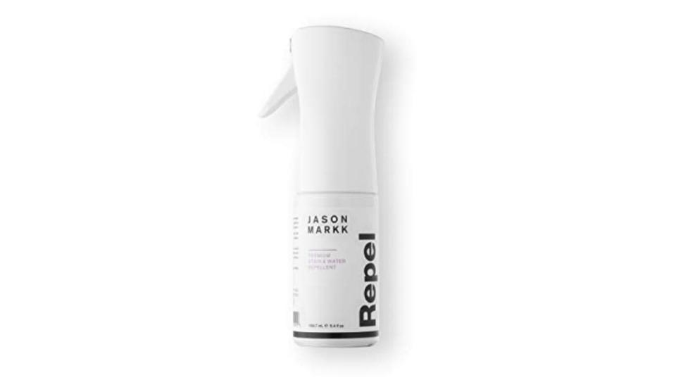 ¿El secreto para mantener tus zapatos de un blanco reluciente? Este spray protector de US$17