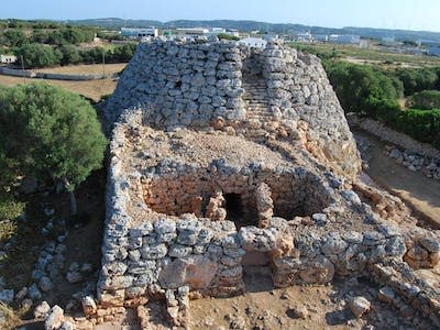 Talayot de Cornia Nou, Menorca. <a href="https://www.museudemenorca.com/es/investigacion/leer/cornia-nou/110" rel="nofollow noopener" target="_blank" data-ylk="slk:Museu de Menorca;elm:context_link;itc:0;sec:content-canvas" class="link ">Museu de Menorca</a>