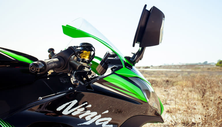 2016-zx10r-review-12