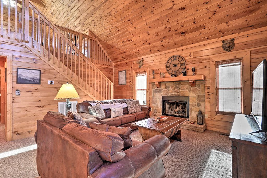 Douglas Lake Resort Cabin: More