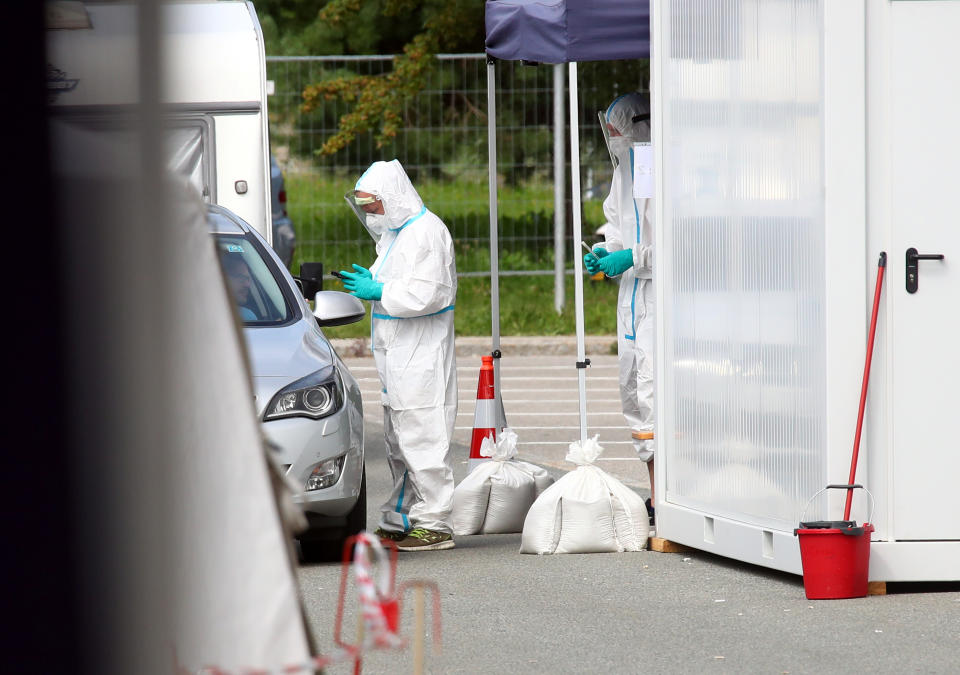 Corona-Teststation am Rastplatz Hochfelln an der A8 (Bild: Reuters/Michael Dalder)