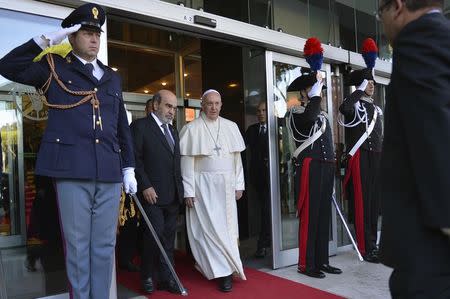 Pope Francis walks with U.N. Food and Agriculture Organization (FAO) Director-General Jose Graziano da Silva as he leaves at the end of a meeting at the FAO headquarters in Rome November 20, 2014. REUTERS/Andreas Solaro/Pool