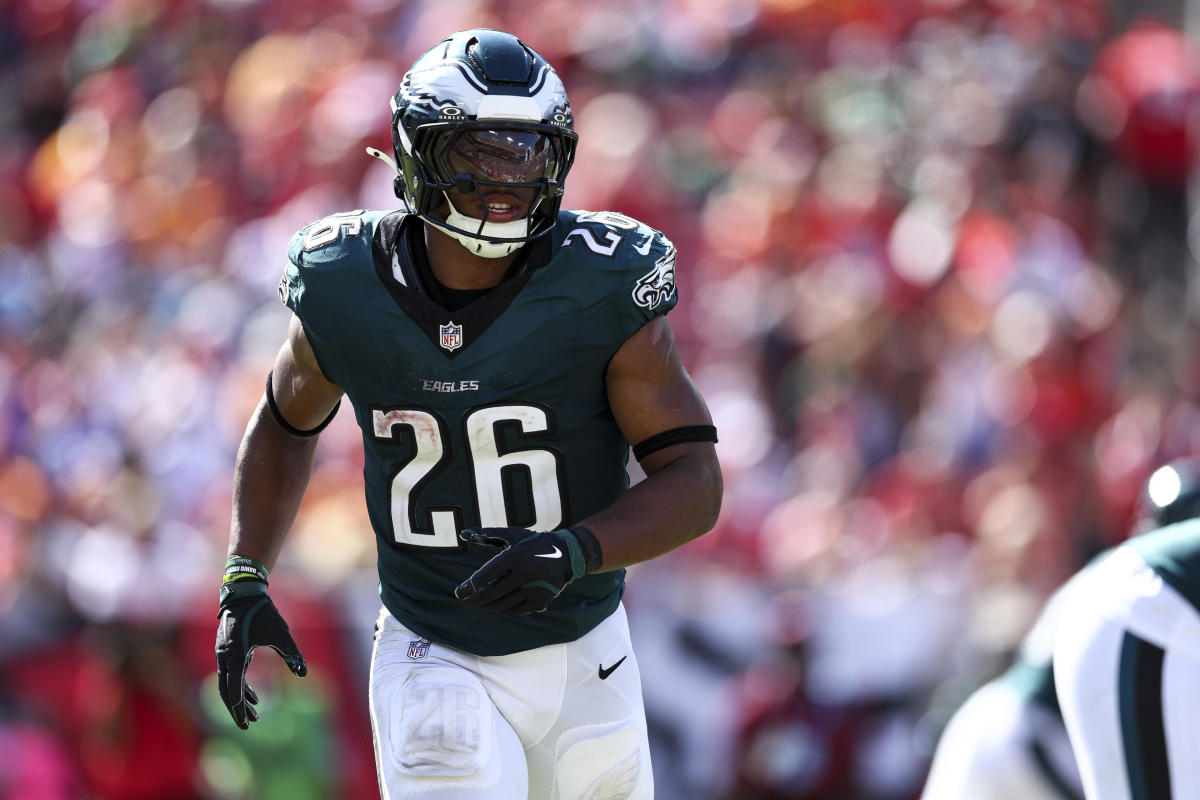 Should Saquon Barkley have had more than 10 carries in Eagles’ blowout loss to Buccaneers?