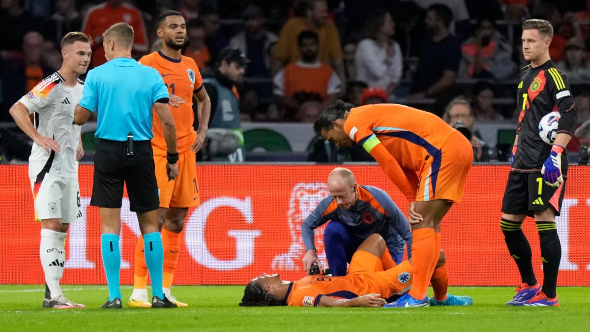 Nathan Aké doet mee aan de loting Nederland-Duitsland in Amsterdam