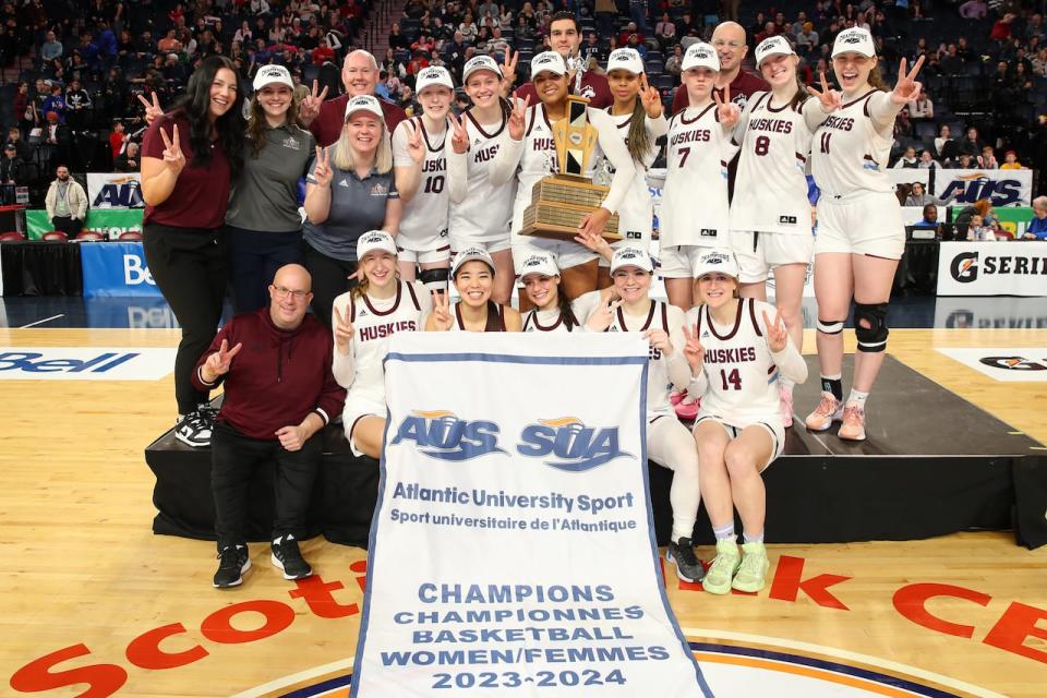 The Saint Mary's women's basketball team beat the University of New Brunswick to win their second straight Atlantic University Sport championship. (Nick Pearce/AUS - image credit)