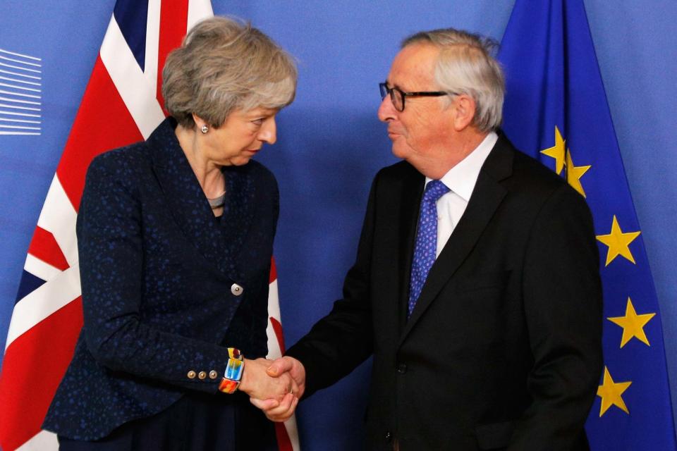 Brexit news latest: Jean-Claude Juncker hails Theresa May as a 'woman of courage' as Europe reacts to her resignation