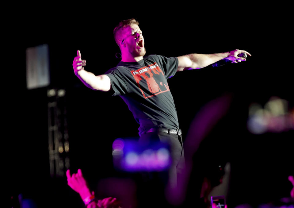 ARCHIVO - Dan Reynolds de Imagine Dragons durante su concierto en el segundo día del festival Corona Capital en la Ciudad de México el 18 de noviembre de 2018. Imagine Dragons lanzará su álbum "Loom" el 28 de junio. (Foto AP/Eduardo Verdugo, archivo)