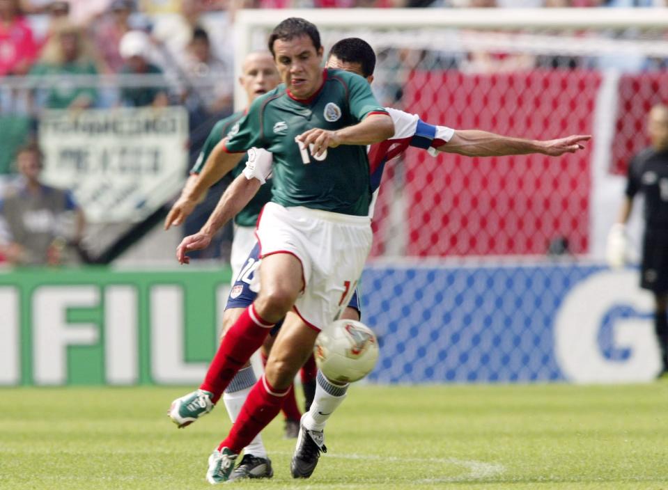 JEONJU, SOUTH KOREA - JUNE 17:  WM 2002 in JAPAN und KOREA, Jeonju; Match 53/ACHTELFINALE/MEXIKO - USA (MEX - USA) 0:2; Cuauhtemoc BLANCO/MEX  (Photo by Henri Szwarc/Bongarts/Getty Images)