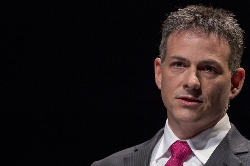 David Einhorn, founder and president of Greenlight Capital, speaks during the Sohn Investment Conference in New York May 4, 2015. REUTERS/Brendan McDermid -