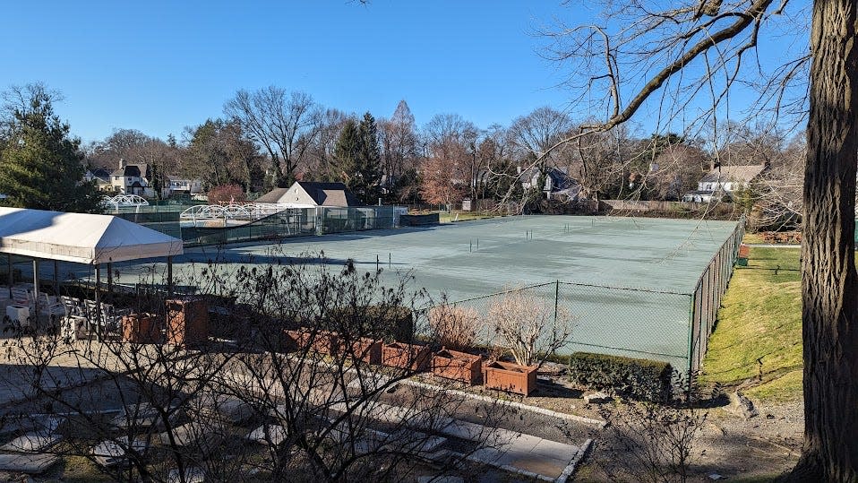 The Bronxville Field Club's Har-Tru courts remain dormant in the winter of 2024. (Credit: David McKay Wilson)