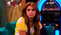 <p>Otra actriz de la quinta de Selena Gomez que alcanzó la popularidad económica en el año 2006 por interpretar el papel de Miley Stewart en la serie de Disney Channel, <em>Hannah Montana</em>. Por cada episodio cobró 15.000 dólares, y se calcula que su patrimonio neto asciende a más de 120 millones de dólares. (Crédito: © Disney Channel). </p>