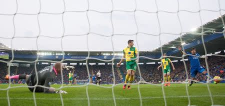 Football Soccer - Leicester City v Norwich City - Barclays Premier League - King Power Stadium - 27/2/16 Leonardo Ulloa scores the first goal for Leicester City Action Images via Reuters / Alan Walter Livepic