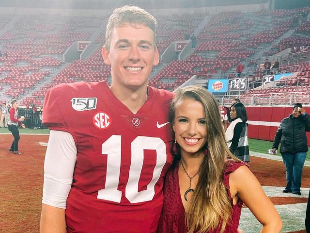 Tide QB Mac Jones supports Alabama Women's Tennis team