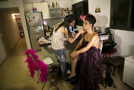 A make-up artist (L) applies make-up to Karam Dadu, a transvestite homosexual Israeli Arab, before his drag show in Tel Aviv June 6, 2015. REUTERS/Baz Ratner