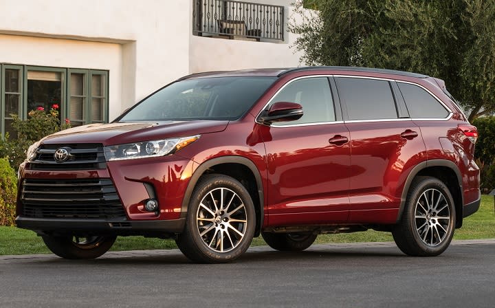 2017 Toyota Highlander SE front quarter left photo