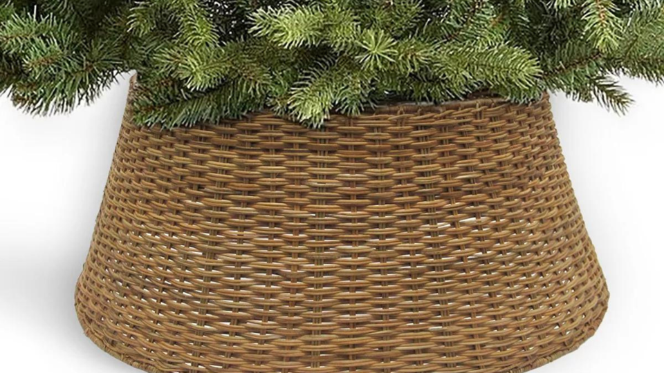 This woven rattan tree collar is a timeless touch.