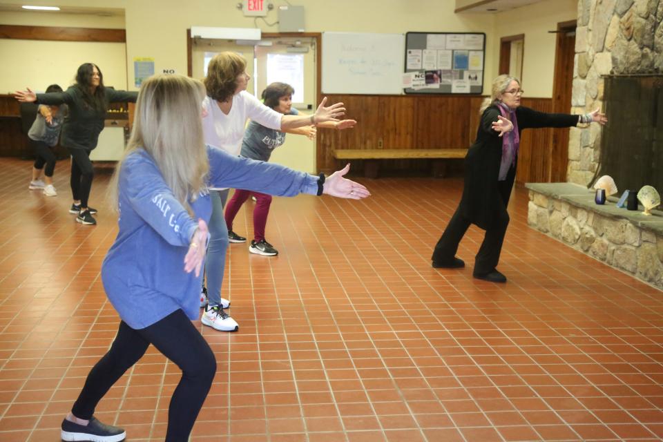 Wayne, NJ — October 11, 2023 — Pyschomotor Movement Therapist, Nina Reisman instructs Wayne residents participating in a Qigong class at the Wayne for All Ages Resource Center.