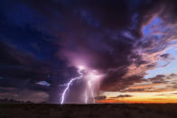 <p>A 45-minute lightning show in Tonopah on Aug. 14, 2015. (Photo: Mike Olbinski/Caters News) </p>