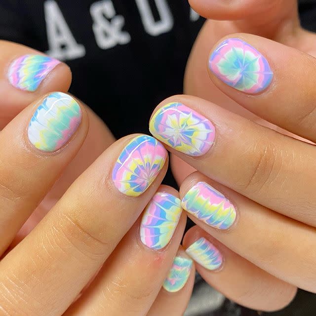 18) These Tie-Dye Gel Nails