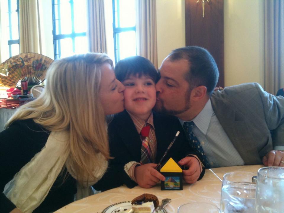 PHOTO: Laura and Samuel Chapman are pictured with their son Sammy, who died in 2021 at the age of 16. (Samuel Chapman)