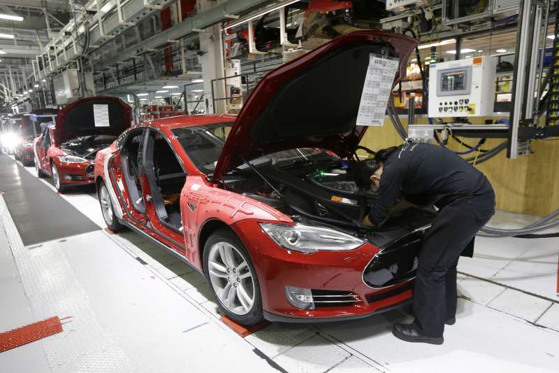 美國電動車大廠特斯拉（Tesla）位於加州夫利蒙（Fremont）的工廠（AP）