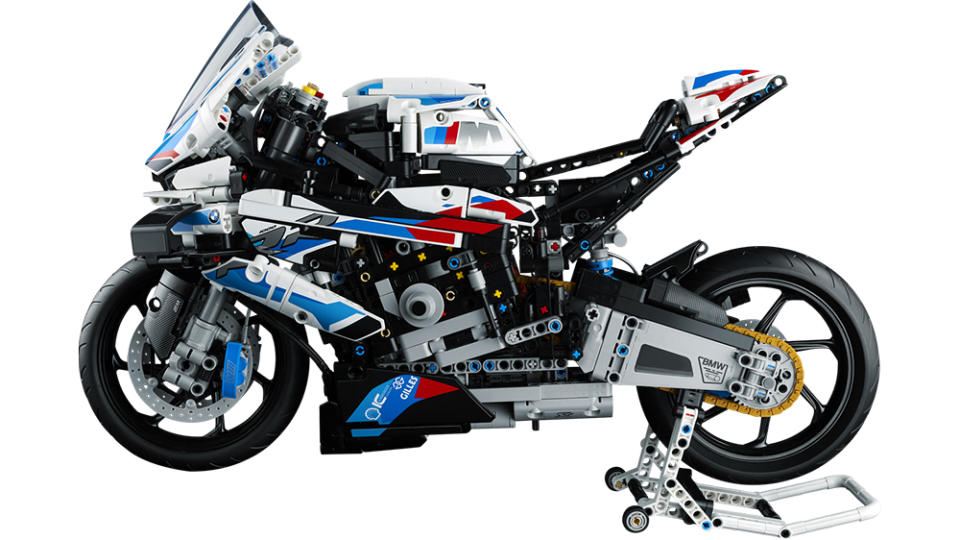 Lego Technic BMW Motorrad M 1000 RR motorcycle - Credit: Lego