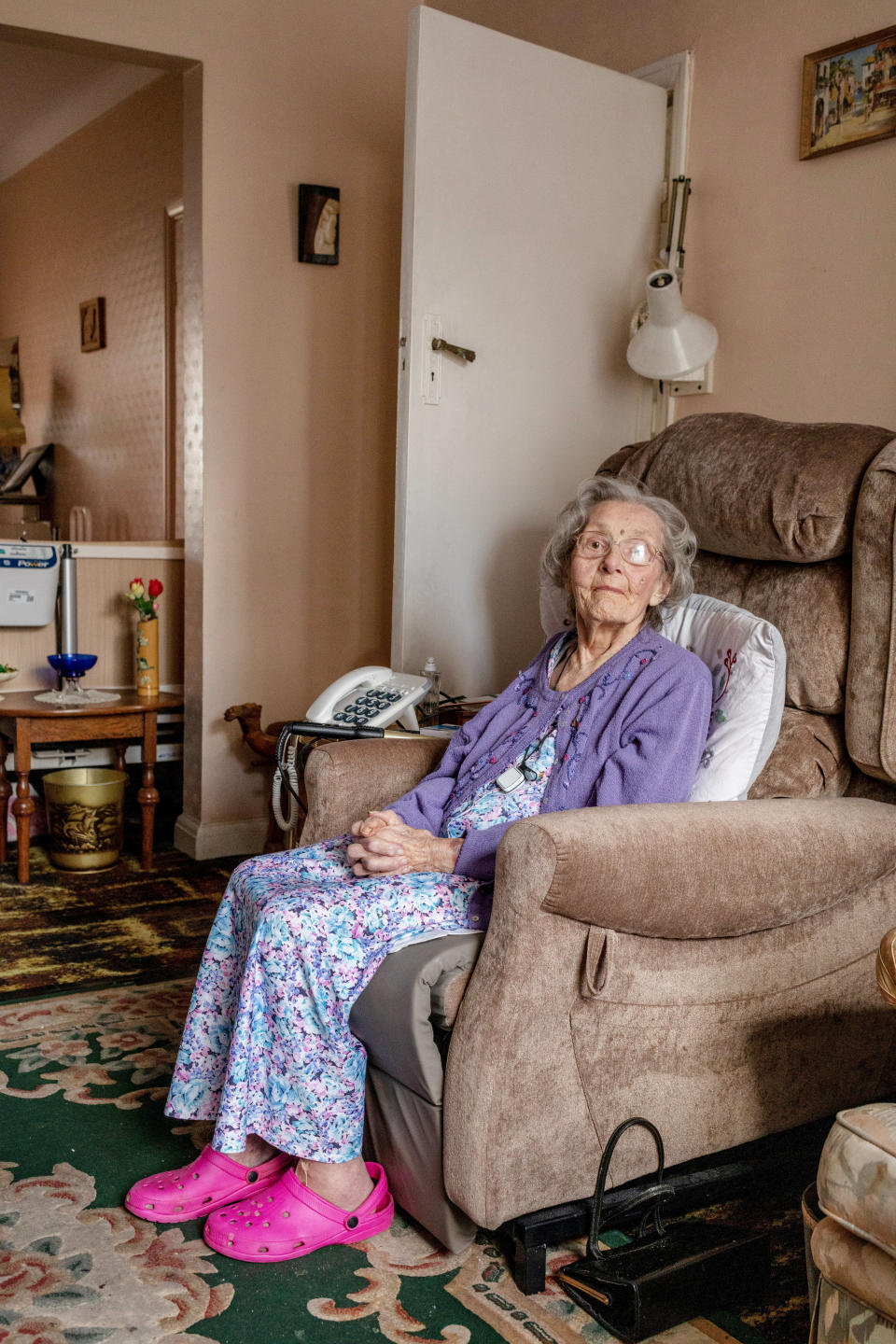 Despite having carers, Winifred still insists on cleaning and dusting her home. (SWNS)