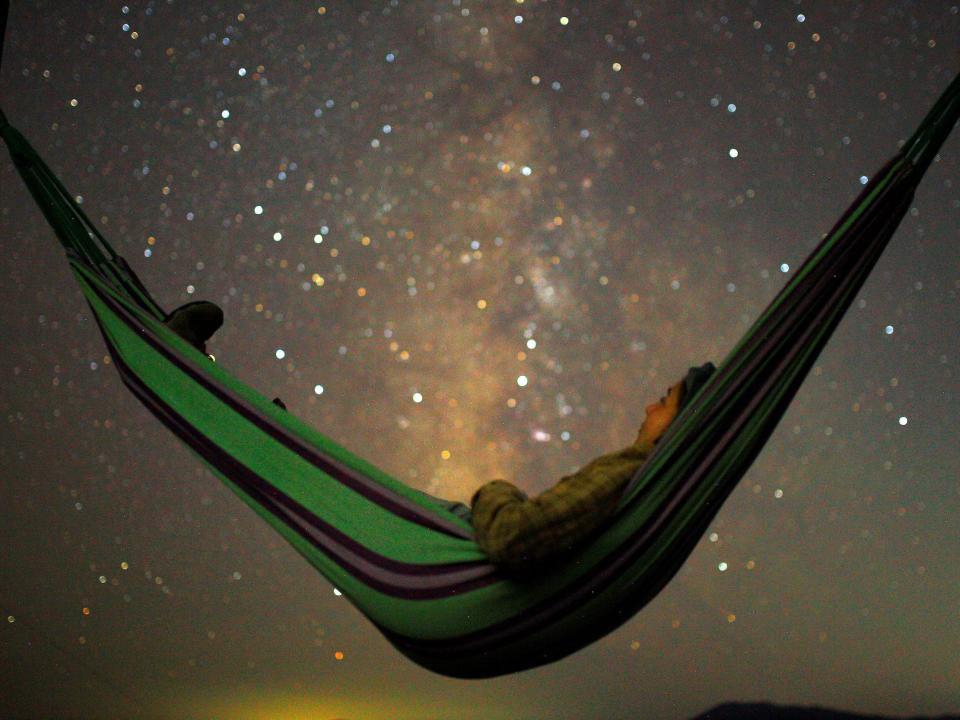 meteor shower watch hammock stargazing