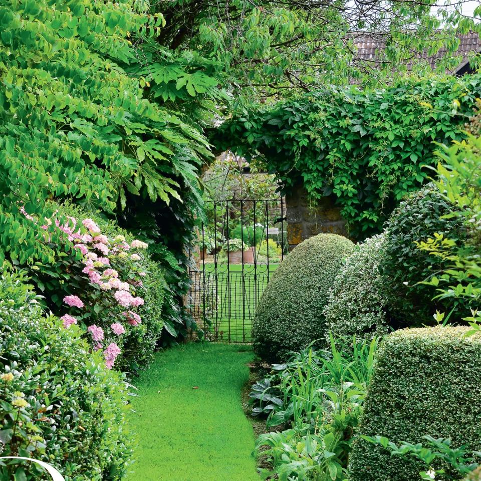 Photo credit: Glorious Gardens, by Country Living|living4media, Cox, Stuart